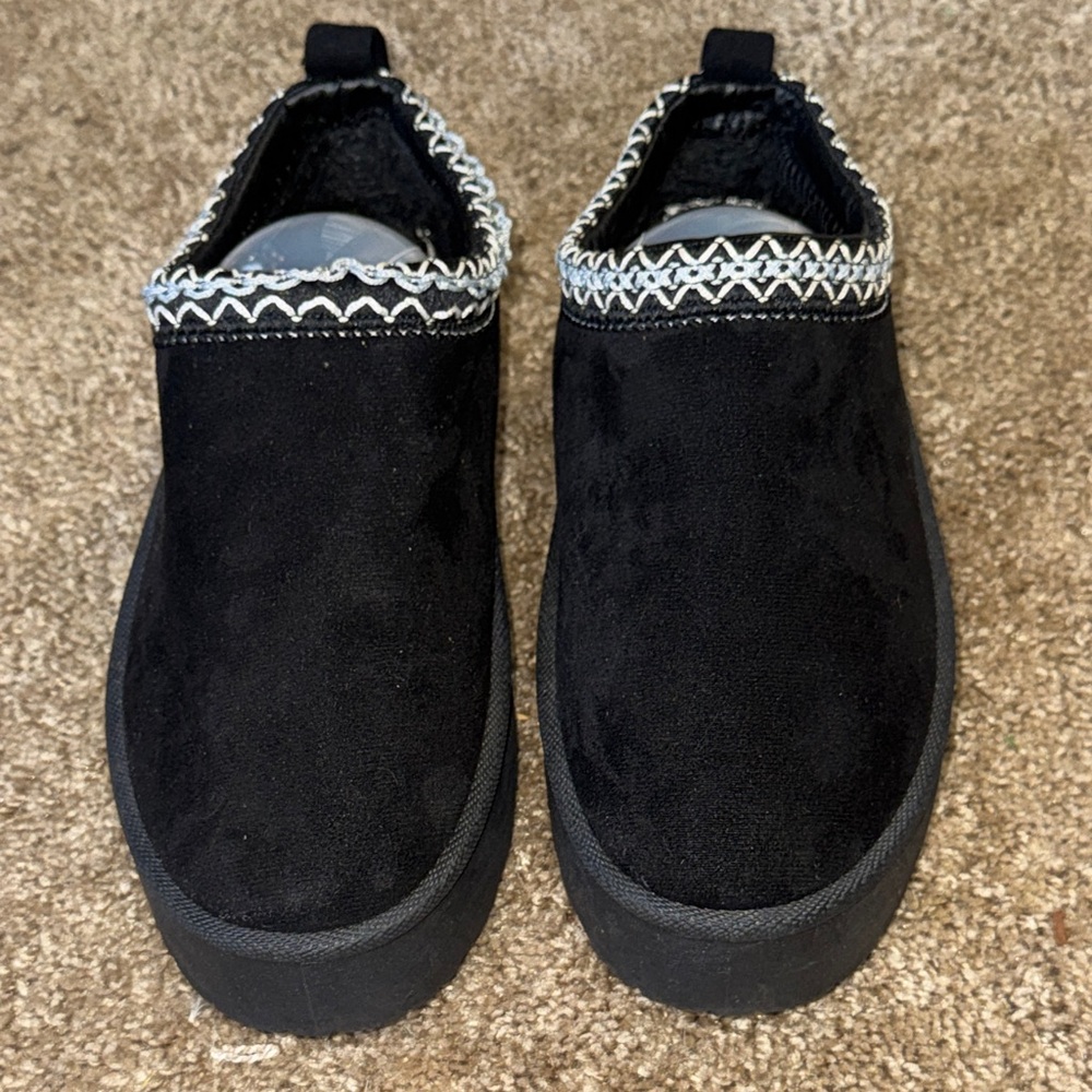 SHEIN Women's Faux Suede Platforms Black Round Toe Slip On Size 8